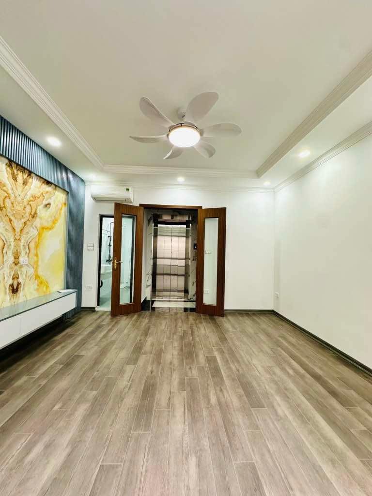 Nhà Cạnh Mặt Phố Minh Khai 30m2, 5 Tầng - Giá Tốt, Nội Thất Cao Cấp