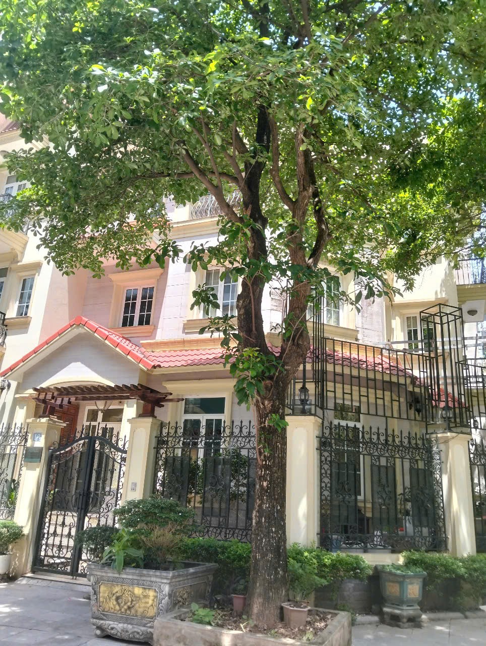 Bán Biệt Thự Phố Độc Đáo, 236m2, 5 Tầng, Lô Góc, Quận Cầu Giấy - Giá 130 Tỷ