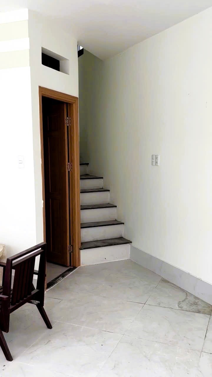 Bán Nhà Mặt Tiền Thủ Đức: 34m2, 2 Tầng, 4.3 Tỷ - Vị Trí Đắc Địa