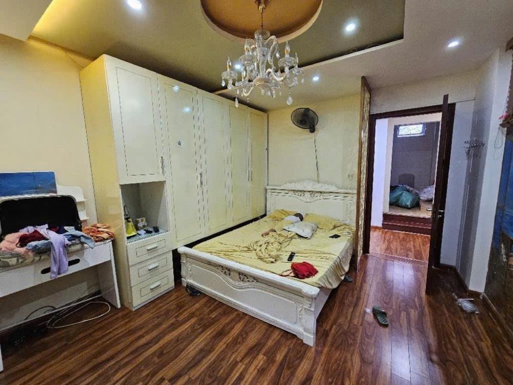 Bán Gấp Căn Hộ 196m2 Cao Cấp, 3PN, Full Nội Thất Tại Trung Tâm Cầu Giấy - 6.4 Tỷ