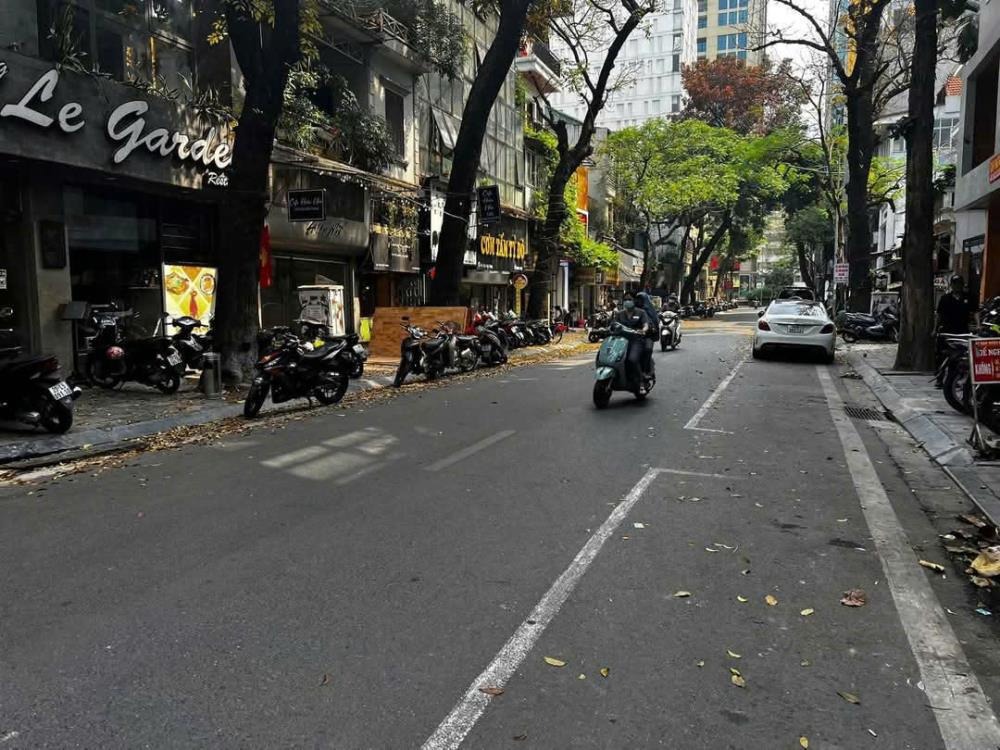 Bán Tòa Văn Phòng Đống Đa - Lõi Vàng, 101 Tỷ, 9 Tầng, Mặt Tiền 20m