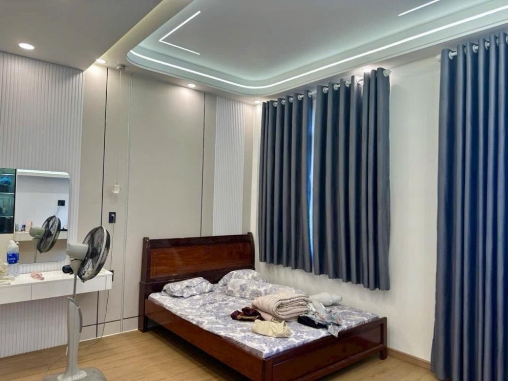 Bán Gấp Nhà 4 Tầng, Thang Máy, 105m2, Hẻm 8m - Gò Vấp