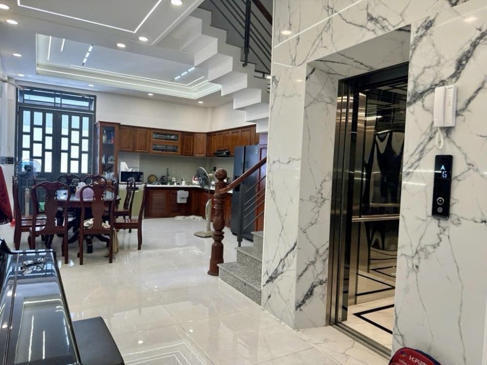 Bán Gấp Nhà 4 Tầng, Thang Máy, 105m2, Hẻm 8m - Gò Vấp