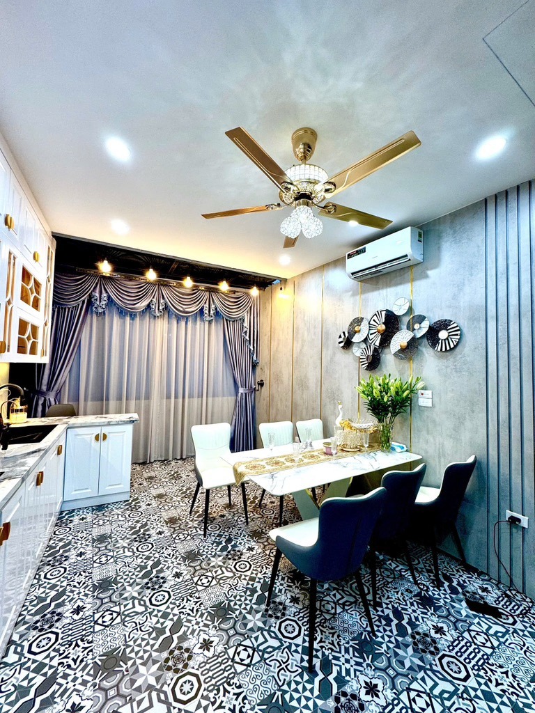 Bán Nhà Minh Khai - Góc Sáng Loáng - 4 Tầng - 8+ Tỷ - Vị Trí Đẹp