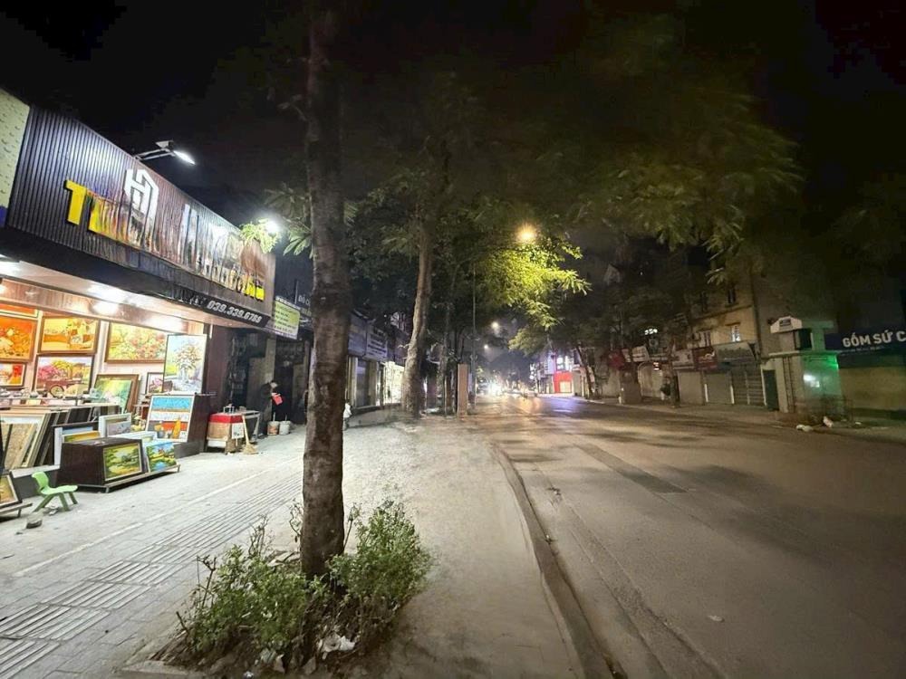 Bán nhà phố Nguyễn Thái Học - 220m² - Sổ đỏ - Giá Tốt