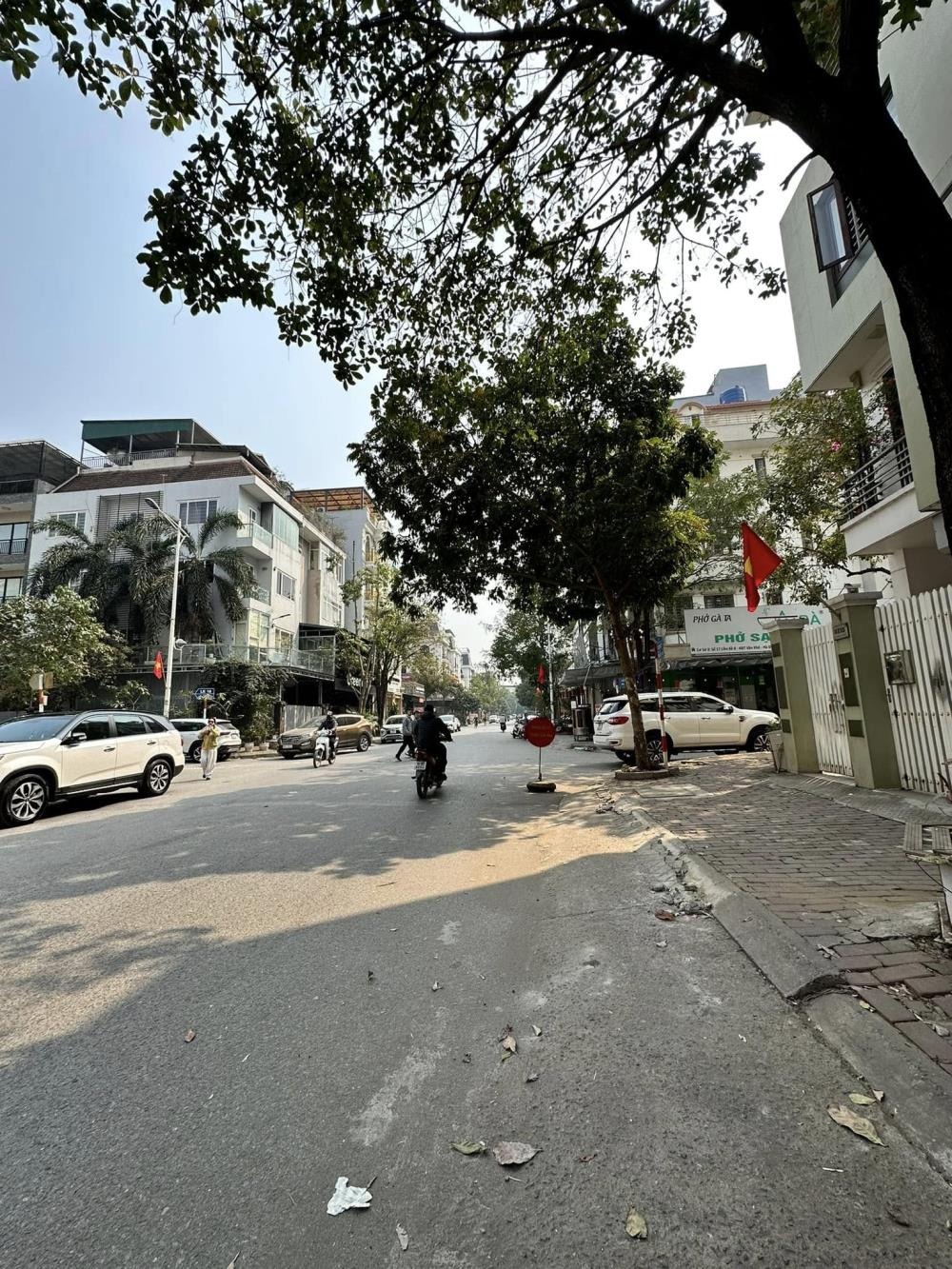 Khu Đô Thị Văn Khê Hà Đông: Liền Kề 83m2, 4 Tầng, MT 5m - Giá 2x Tỷ