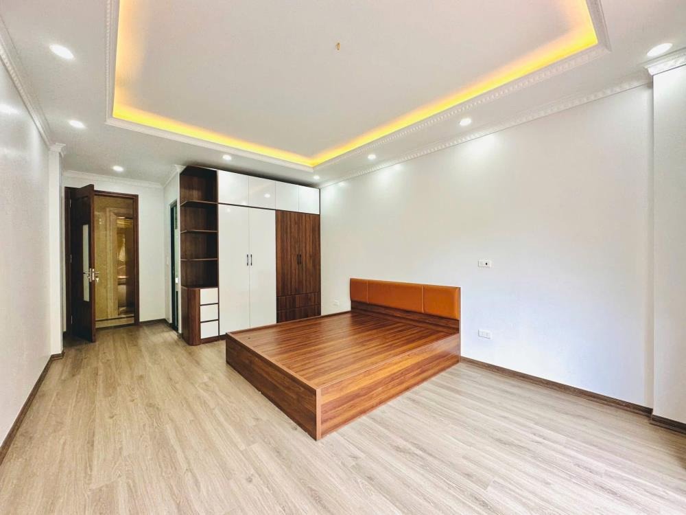 Bán nhà 6 Tầng Thang Máy, Quan Hoa - Cầu Giấy: 45m x MT 4m, Giá Tốt