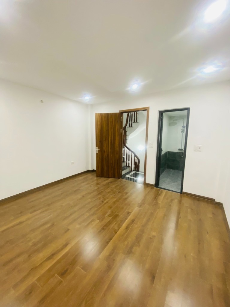 Bán Nhà Ngọc Thuỵ Giá 6.3 Tỷ - 30m2, Đẹp, Hiện Đại