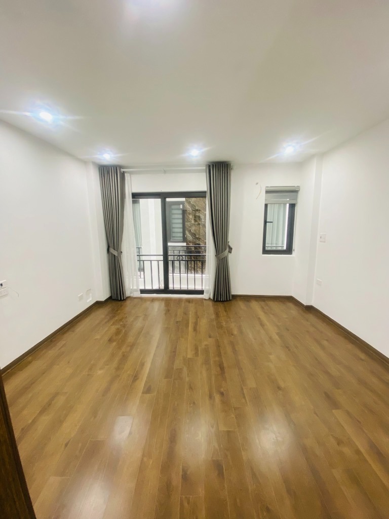 Bán Nhà Ngọc Thuỵ Giá 6.3 Tỷ - 30m2, Đẹp, Hiện Đại