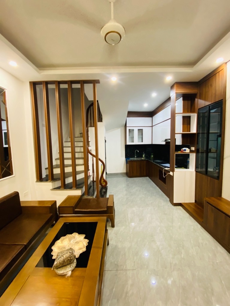 Bán Nhà Ngọc Thuỵ Giá 6.3 Tỷ - 30m2, Đẹp, Hiện Đại