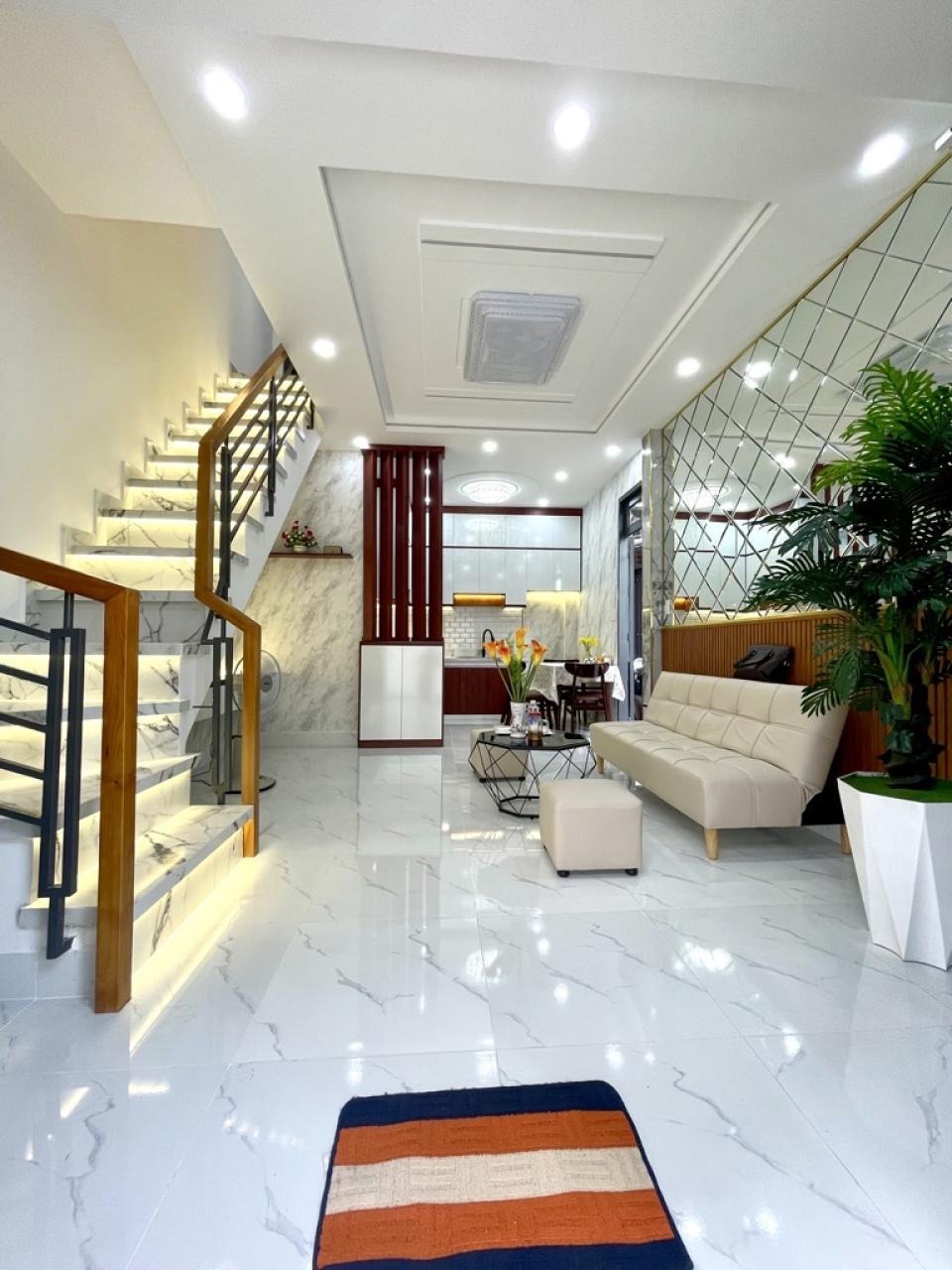 Nhà Mới 4 Tầng Quận 12 - 122m2, Giá 7.x Tỷ - Vị Trí Đắc Địa