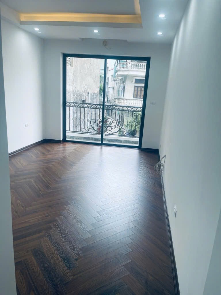 Bán nhà đường Hoàng Mai, 34m², 5 tầng, MT 3.4m, ô tô vào, nội thất full