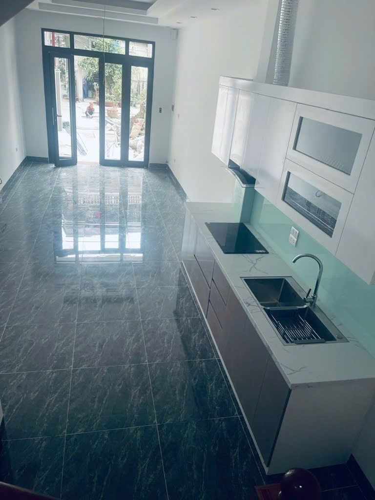 Bán nhà đường Hoàng Mai, 34m², 5 tầng, MT 3.4m, ô tô vào, nội thất full
