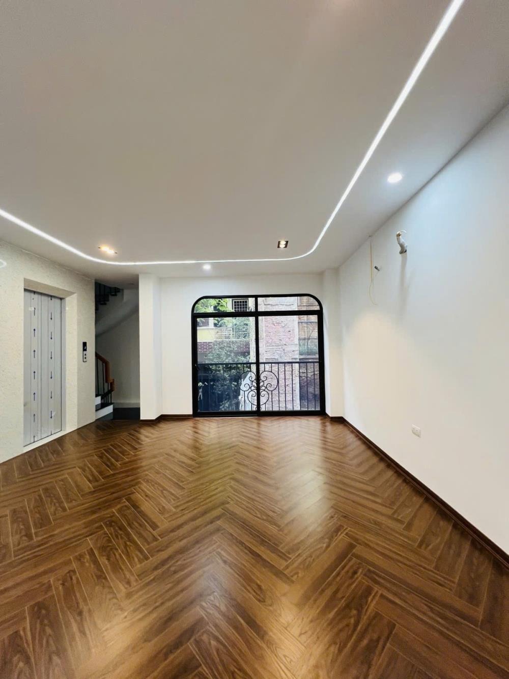 Nhà Cát Linh - Đống Đa 37m2, 7 Tầng, Mặt Tiền 4.5m, Giá 14.6 Triệu/m2