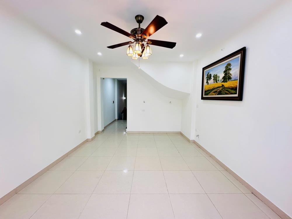 Bán nhà mặt chợ Bông Đỏ, Hà Đông - 50m2 x 5 tầng, kinh doanh sầm uất