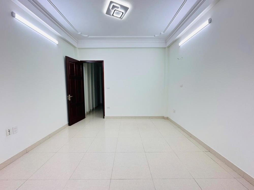 Bán nhà mặt chợ Bông Đỏ, Hà Đông - 50m2 x 5 tầng, kinh doanh sầm uất
