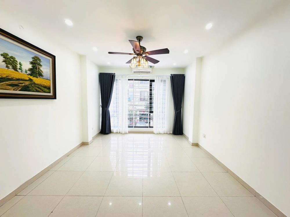 Bán nhà mặt chợ Bông Đỏ, Hà Đông - 50m2 x 5 tầng, kinh doanh sầm uất