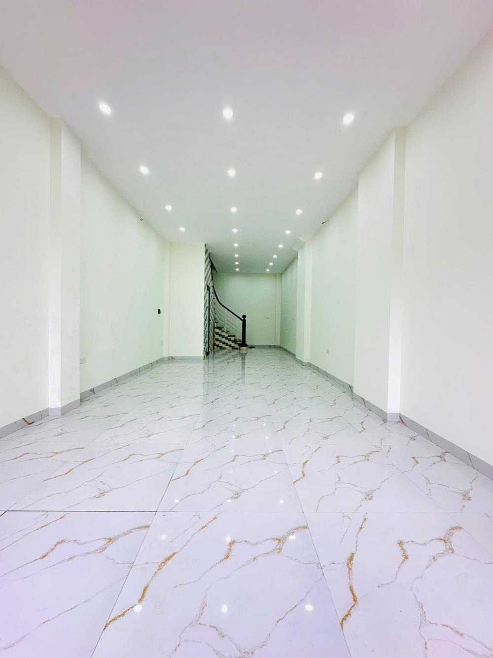 Bán nhà mặt chợ Bông Đỏ, Hà Đông - 50m2 x 5 tầng, kinh doanh sầm uất