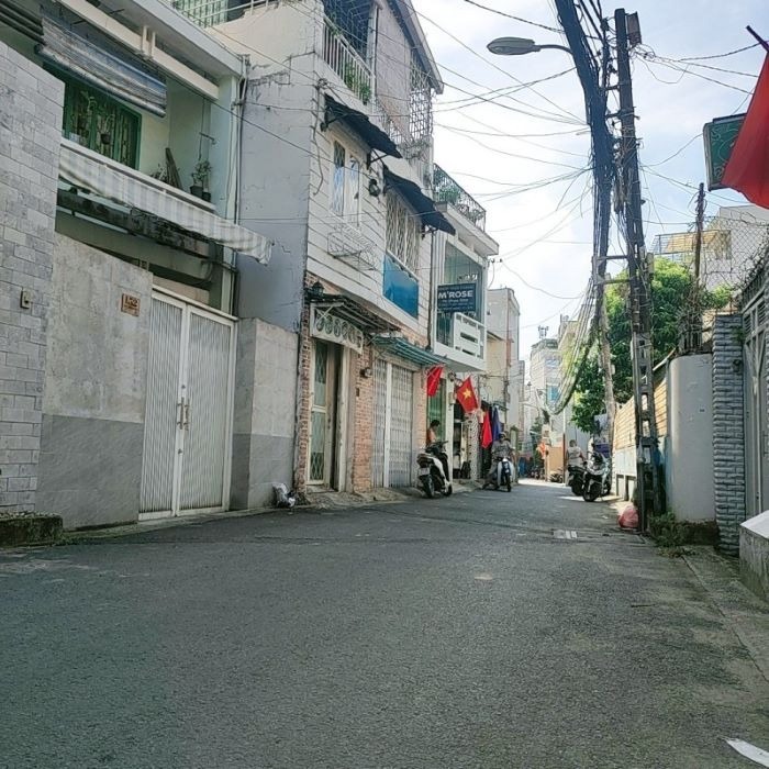 Bán Nhà Mặt Tiền Quận Phú Nhuận - Giá Tốt, Vị Trí Đắc Địa