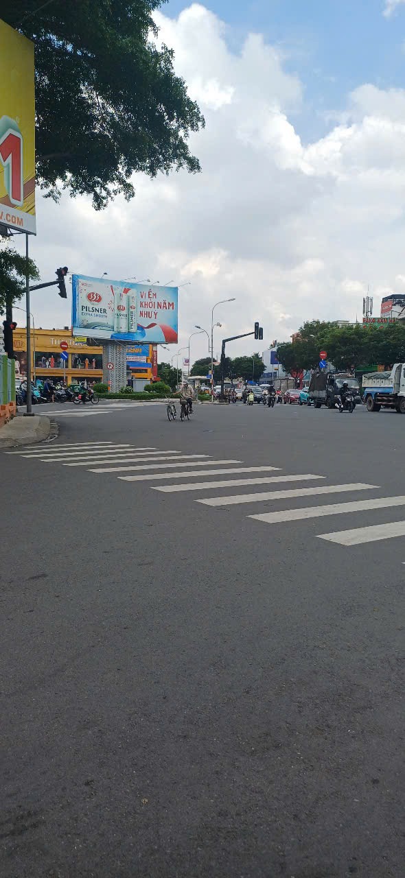 Bán nhà Gò Vấp 4 Tầng, Thang Máy, 105m2 - Giá 17.7 Tỷ - Lê Thị Hồng