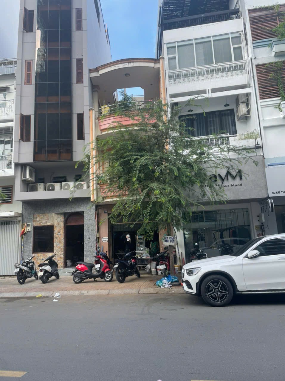 Bán Nhà Mặt Tiền Quận 1: 94 Đề Thám, 4x18m, Giá 35 Tỷ