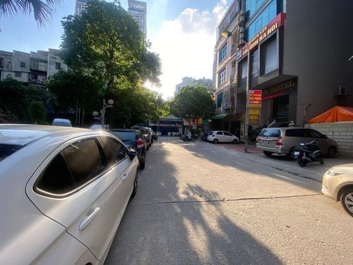 Chính Chủ Cần Bán Tòa Nhà Văn Phòng 8 Tầng, Mặt Tiền 18m, Quận Cầu Giấy