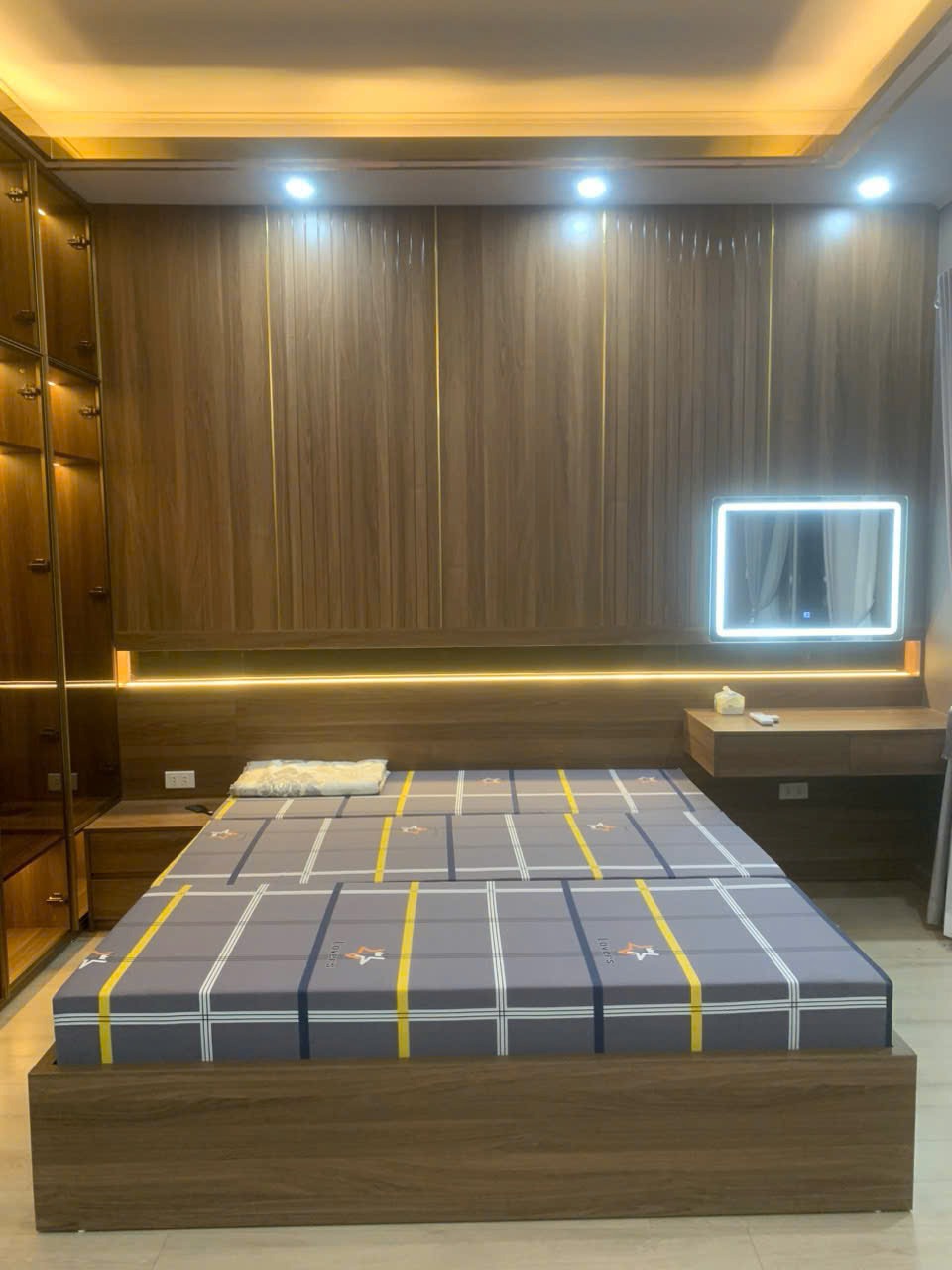 Bán nhà tập thể Đội Cấn, Ba Đình - 60m2, 3PN, Nội Thất Đẹp, Giá 2.68 Tỷ