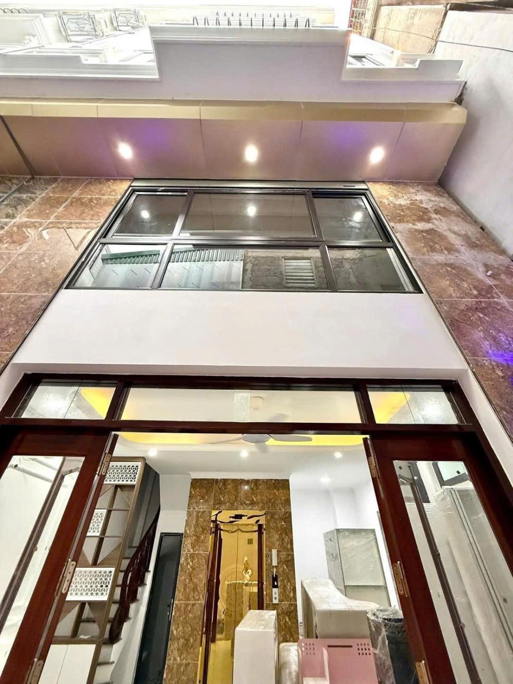 Bán Nhà Cổ Nhuế, Bắc Từ Liêm: 35m2, 6 Tầng, Thang Máy, Mặt Tiền Rộng 5.2m - Giá 7.75 Tỷ