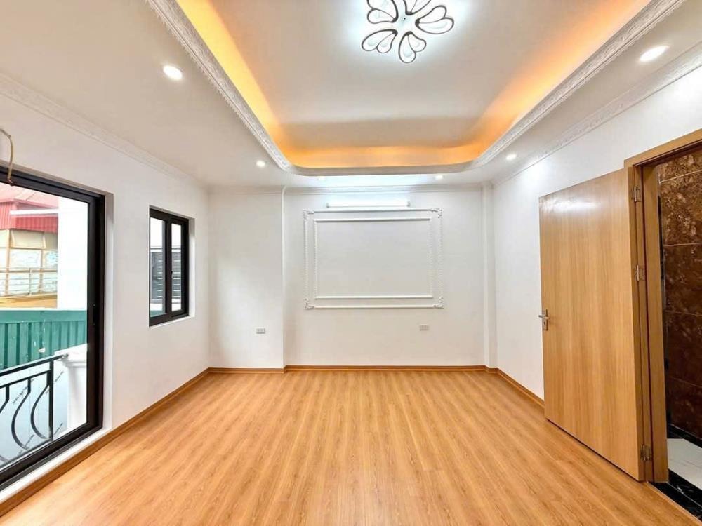 Bán Nhà Cổ Nhuế, Bắc Từ Liêm: 35m2, 6 Tầng, Thang Máy, Mặt Tiền Rộng 5.2m - Giá 7.75 Tỷ