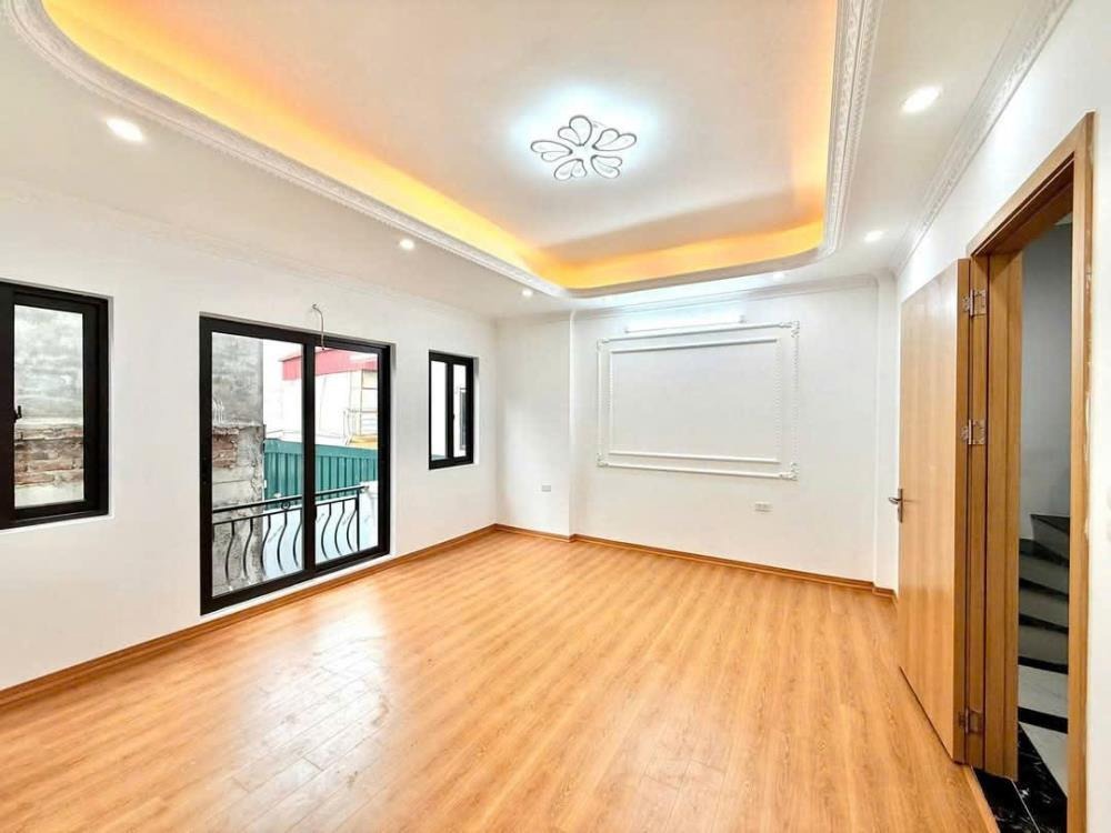 Bán Nhà Cổ Nhuế, Bắc Từ Liêm: 35m2, 6 Tầng, Thang Máy, Mặt Tiền Rộng 5.2m - Giá 7.75 Tỷ