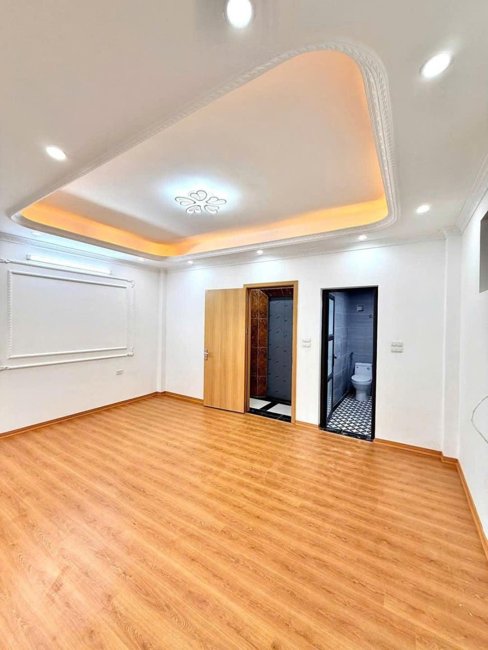 Bán Nhà Cổ Nhuế, Bắc Từ Liêm: 35m2, 6 Tầng, Thang Máy, Mặt Tiền Rộng 5.2m - Giá 7.75 Tỷ