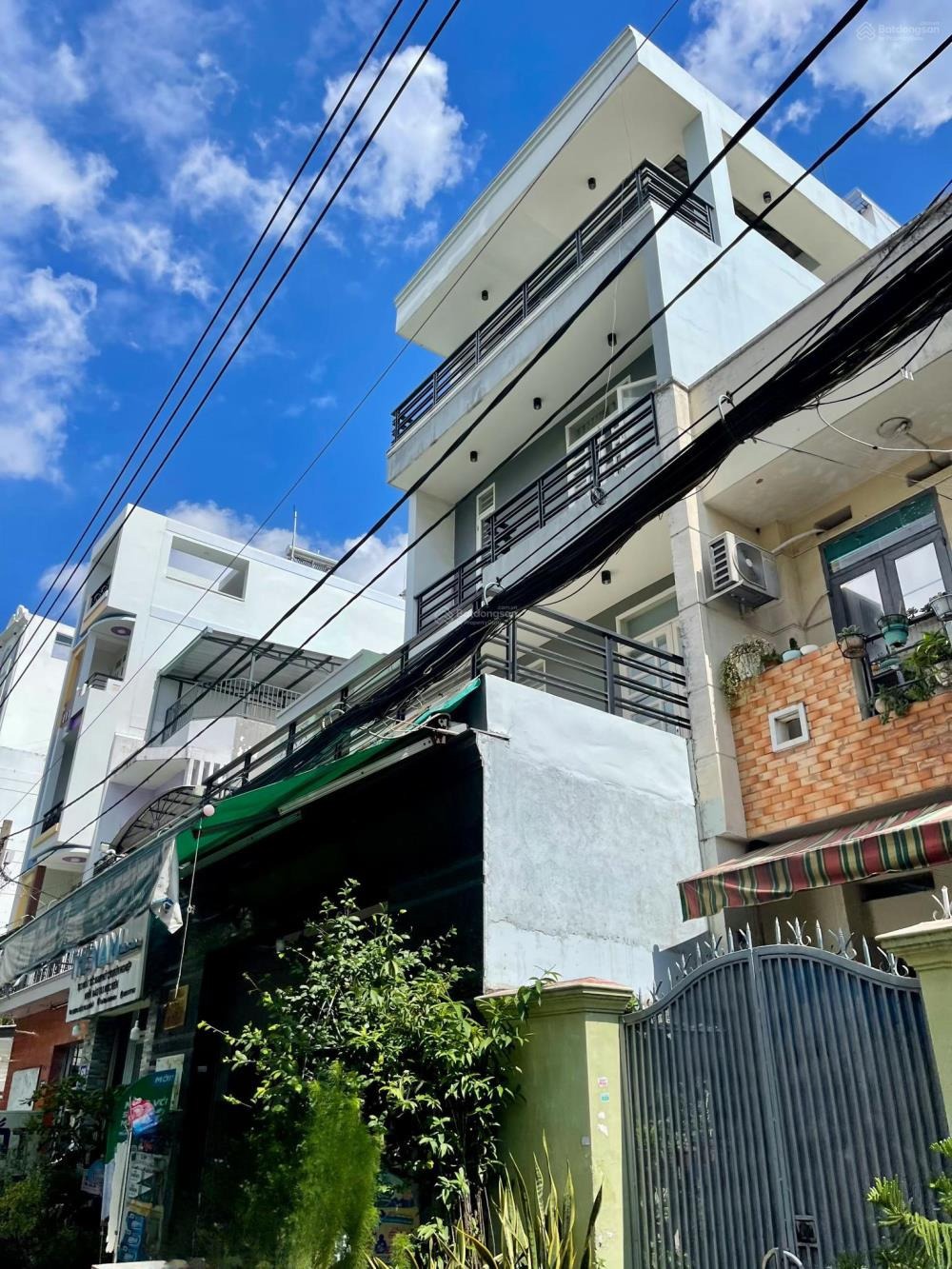 Nhà 4 Tầng Gần Nguyễn Oanh: Vị Trí Đẹp, Giá Tốt - Phù Hợp Phụ Huynh