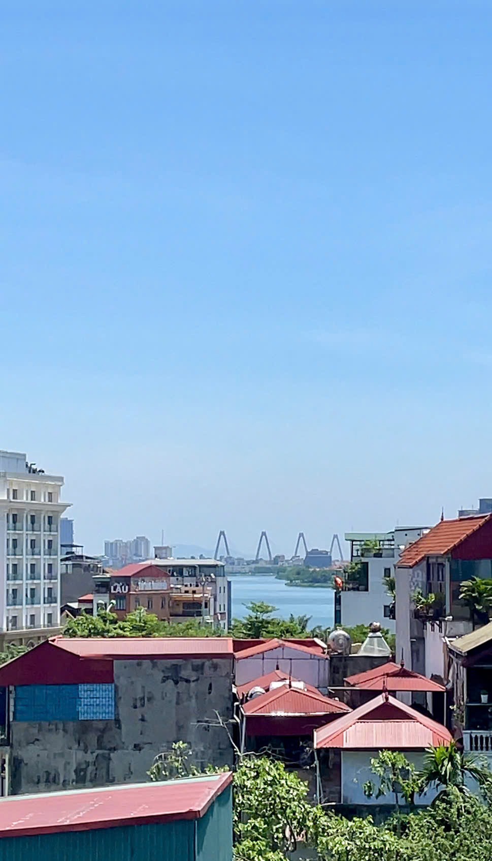 Bán nhà Văn Cao - Ba Đình - Thang Máy - View Hồ Tây - Giá 13.4 tỷ