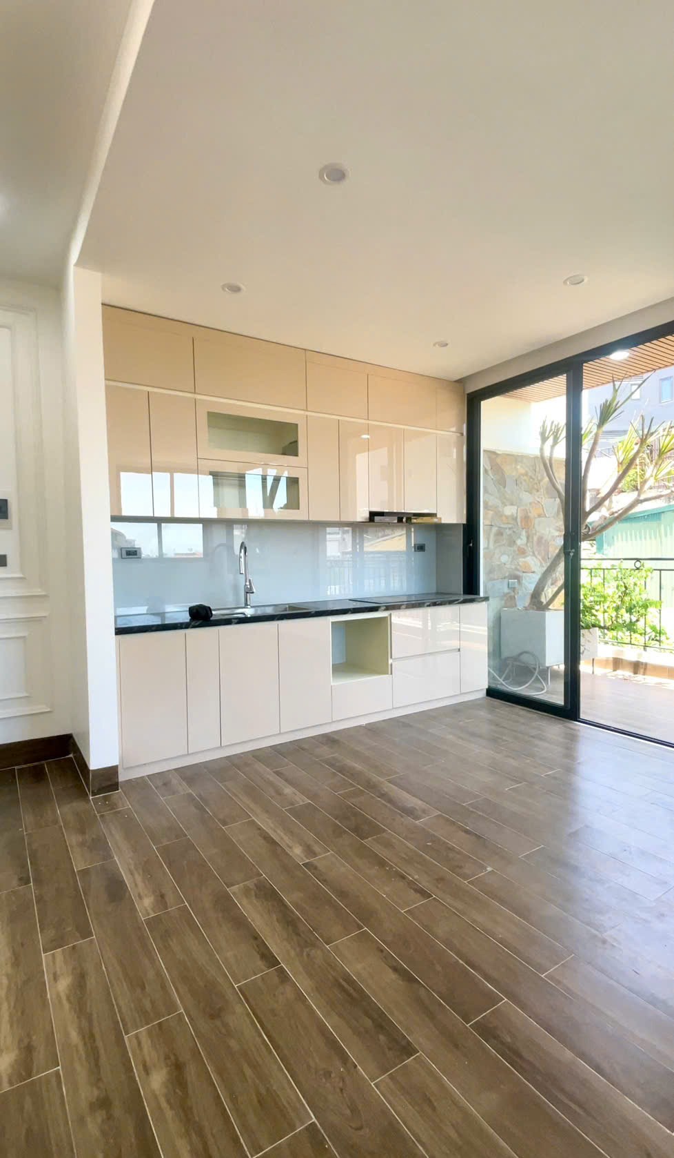 Bán nhà Văn Cao - Ba Đình - Thang Máy - View Hồ Tây - Giá 13.4 tỷ