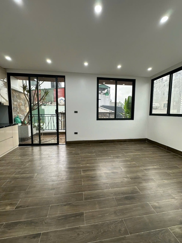 Bán nhà Văn Cao - Ba Đình - Thang Máy - View Hồ Tây - Giá 13.4 tỷ
