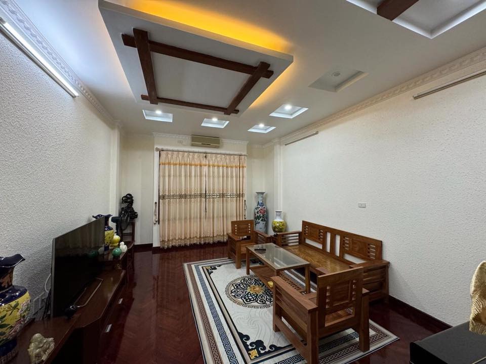 Bán nhà phố Thái Thịnh, Đống Đa - 52m2, 5 Tầng, Mặt Tiền 4.5m - Giá 25.9 Tỷ