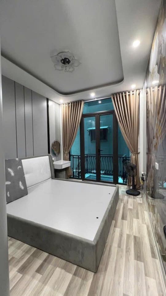 Bán Nhà Phố Hoàng Mai - 42m2, 4 Tầng, Giá 8.35 Tỷ - 0937.158.386