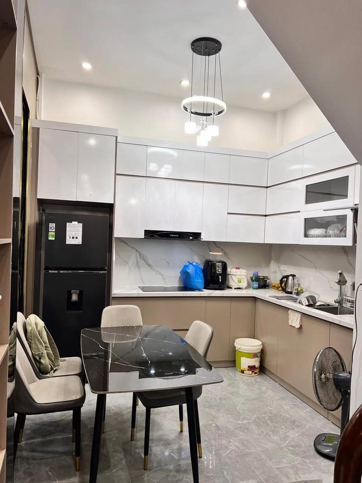 Bán Nhà Phố Hoàng Mai - 42m2, 4 Tầng, Giá 8.35 Tỷ - 0937.158.386