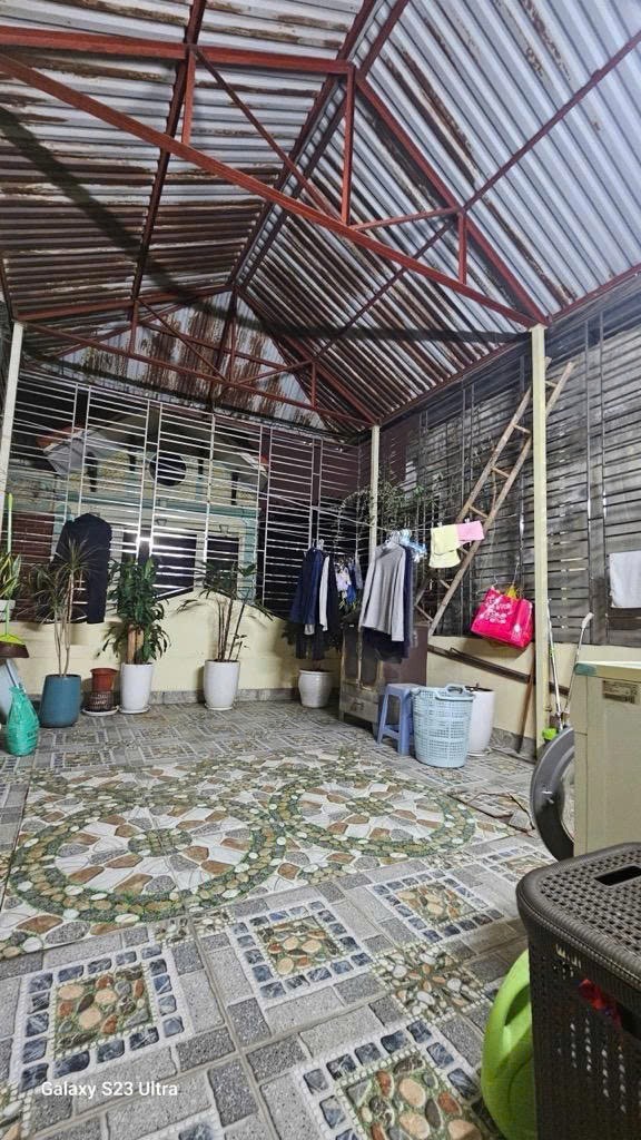 Bán nhà Cầu Giấy - Vị trí đắc địa, ngõ nông, ô tô quay đầu - Giá 9.8 tỷ