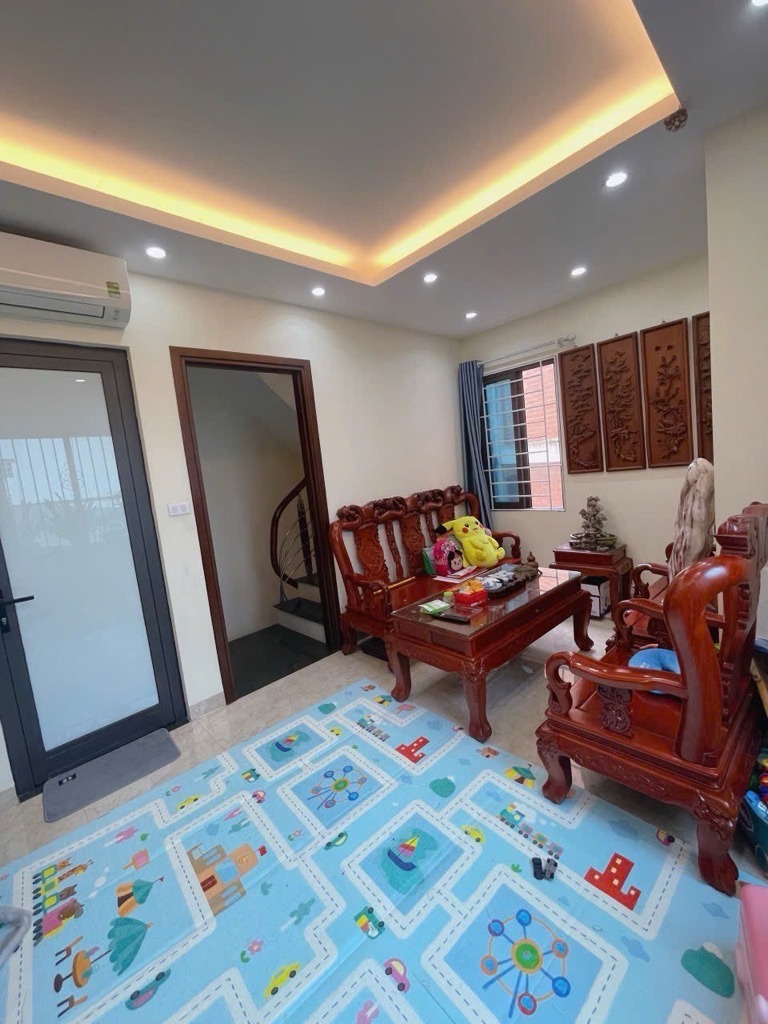 Nhà ngọc thuỵ đẹp - 31m - Giá 5.6 tỷ - Vị trí trung tâm, ô tô đỗ cửa
