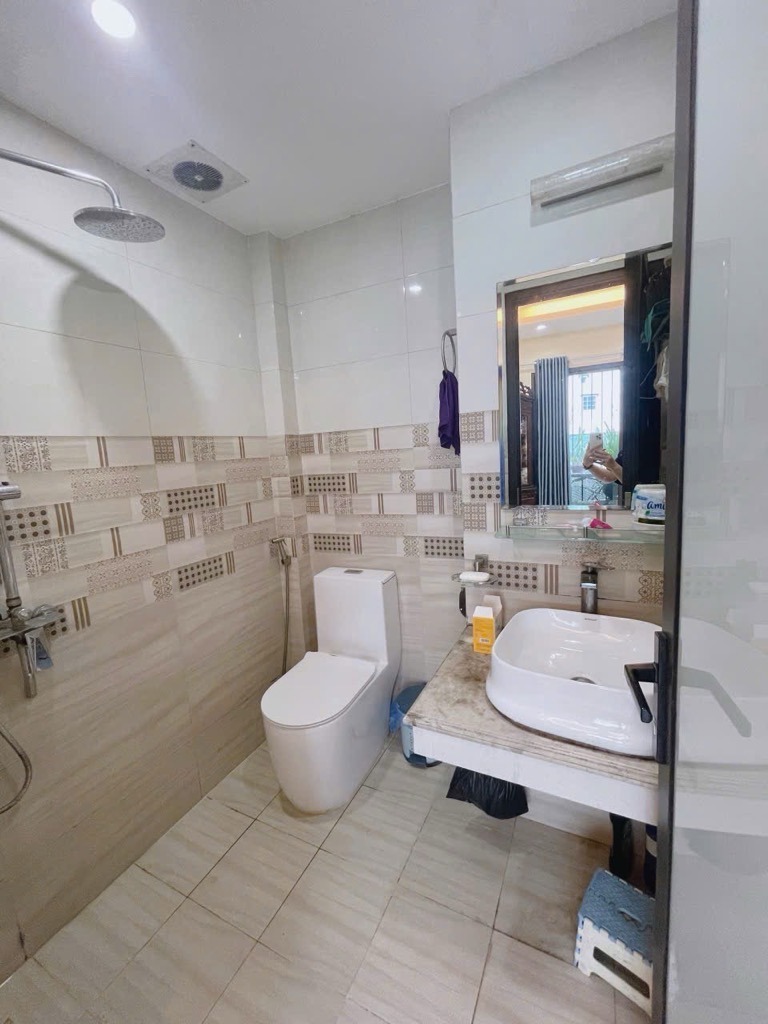 Nhà ngọc thuỵ đẹp - 31m - Giá 5.6 tỷ - Vị trí trung tâm, ô tô đỗ cửa
