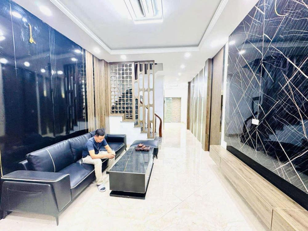 Bán nhà Nguyễn An Ninh, 54m2, 6 tầng, thang máy, VF3, kinh doanh - Vị trí đắc địa