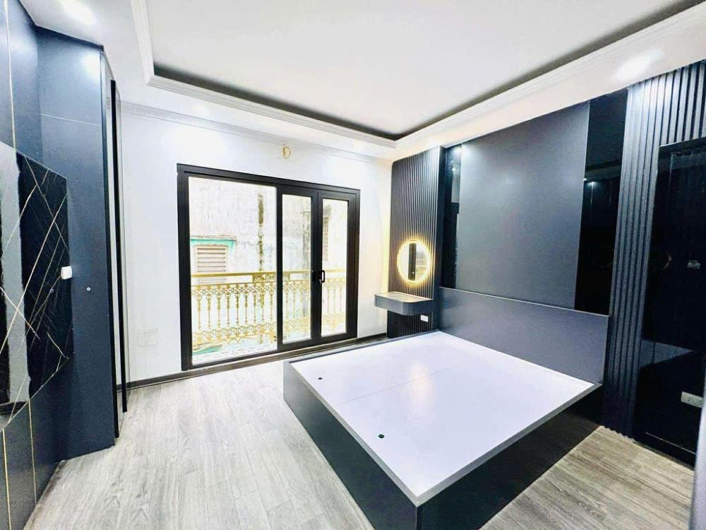 Bán nhà Nguyễn An Ninh, 54m2, 6 tầng, thang máy, VF3, kinh doanh - Vị trí đắc địa