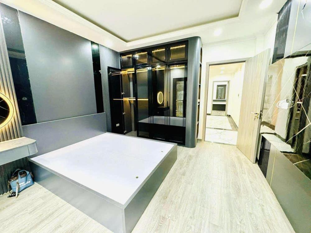 Bán nhà Nguyễn An Ninh, 54m2, 6 tầng, thang máy, VF3, kinh doanh - Vị trí đắc địa