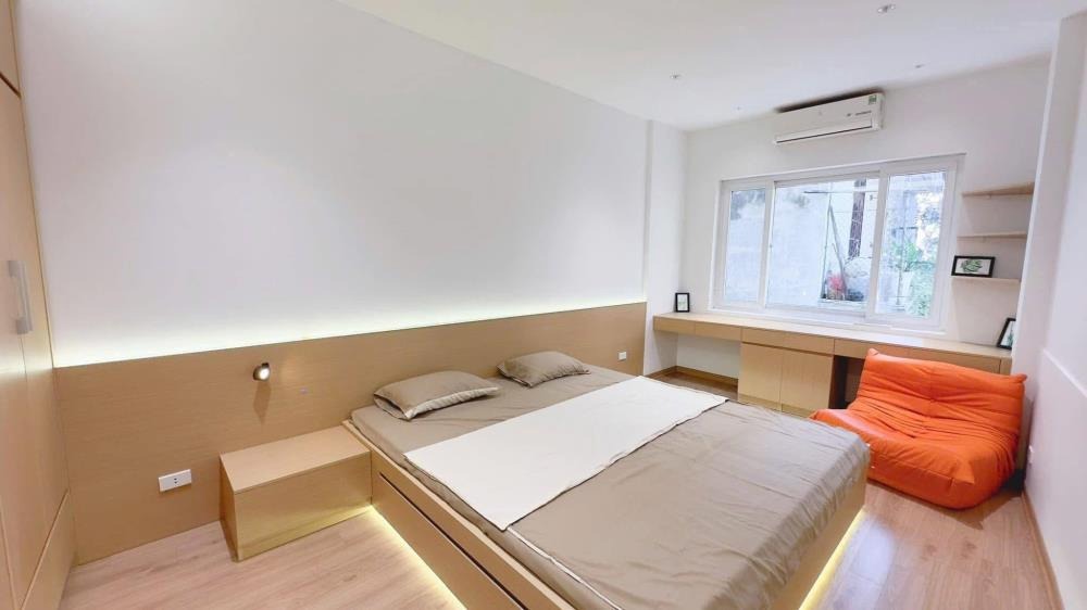 Bán Nhà Phố Nguyễn Trãi, Royal City: 40m2, 4 Tầng, Giá 6 Tỷ