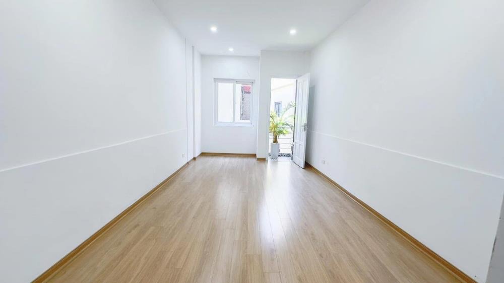 Bán Nhà Phố Nguyễn Trãi, Royal City: 40m2, 4 Tầng, Giá 6 Tỷ