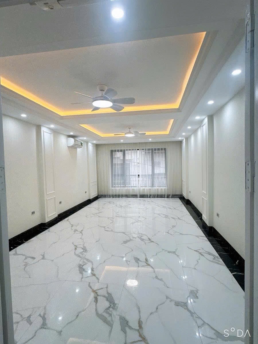 Siêu phẩm Phân Lô Cầu Giấy 50m2 - 6 Tầng - Ô Tô Tránh - Giá Tốt