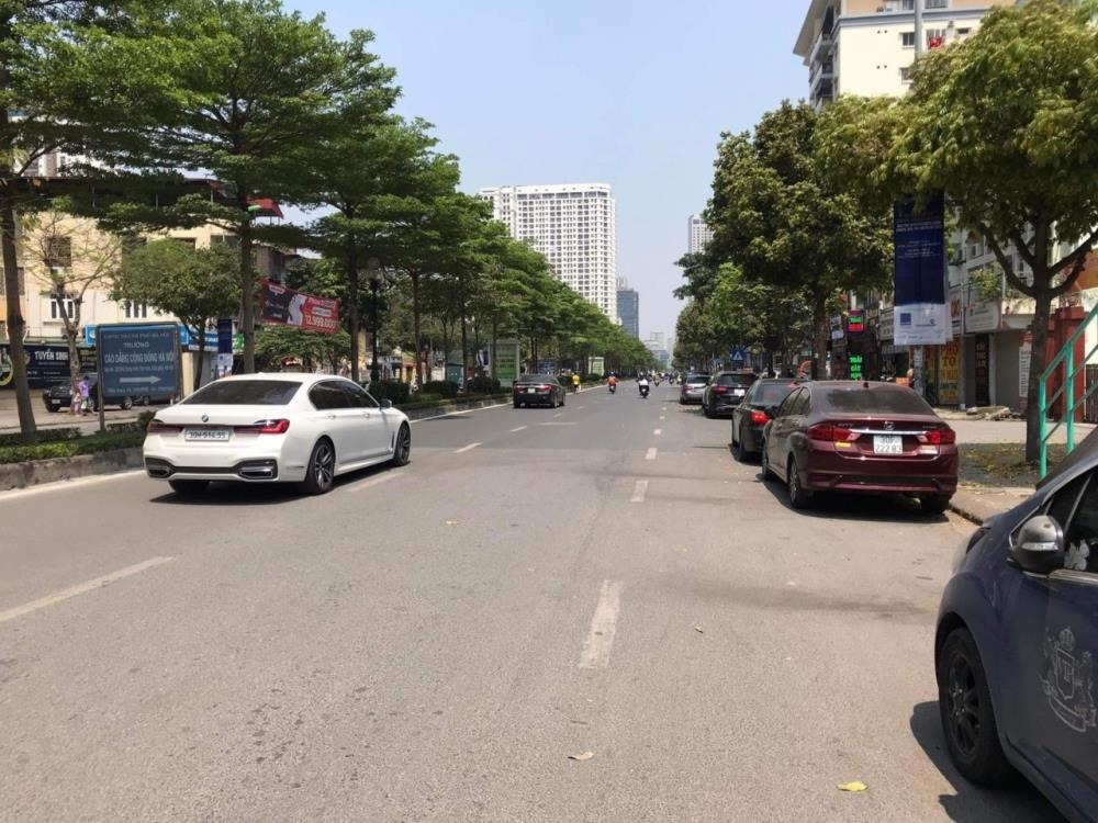Tuyệt Phẩm Mặt Phố Trung Kính: 90m2, 7 Tầng, Vỉa Hè Rộng - Giá Tốt