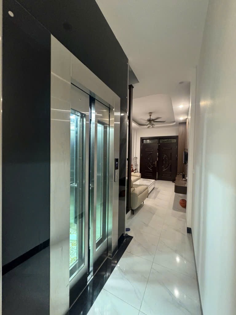 Bán nhà Tân Ấp, Ba Đình: Lô góc, Ngõ Rộng, Thang Máy, 6PN - Giá 12 tỷ