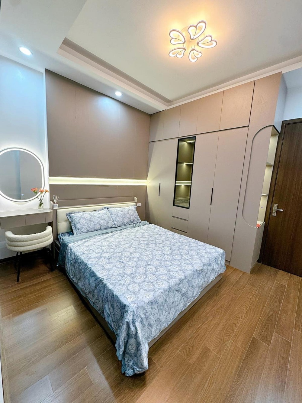 Vạn Phúc Hà Đông: Nhà 5 Tầng Mặt Ngõ Ô Tô Kinh Doanh, Vị Trí Đẹp